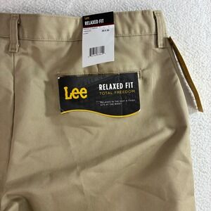 Lee Total Freedom Relaxed Chino Pants Mens 36x30 Beige Khaki Business Casual NWT